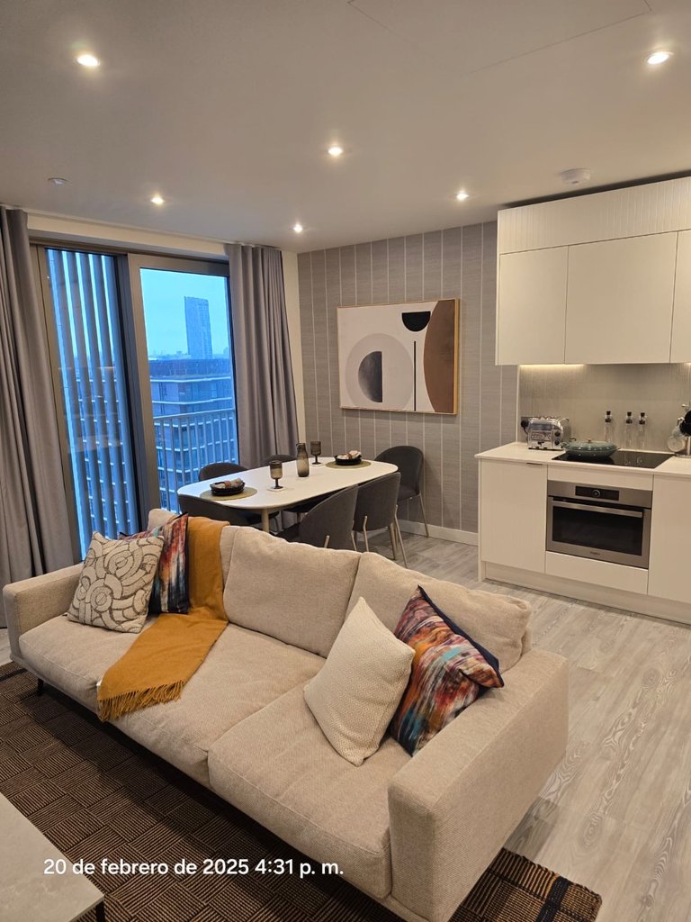 Bright, well-kept living room